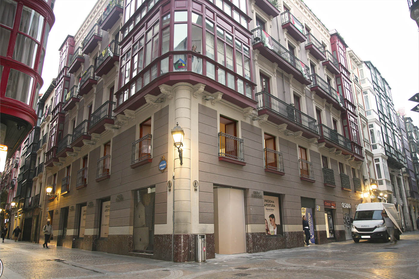 Render 3D de un local reconvertido a viviendas en Bilbao